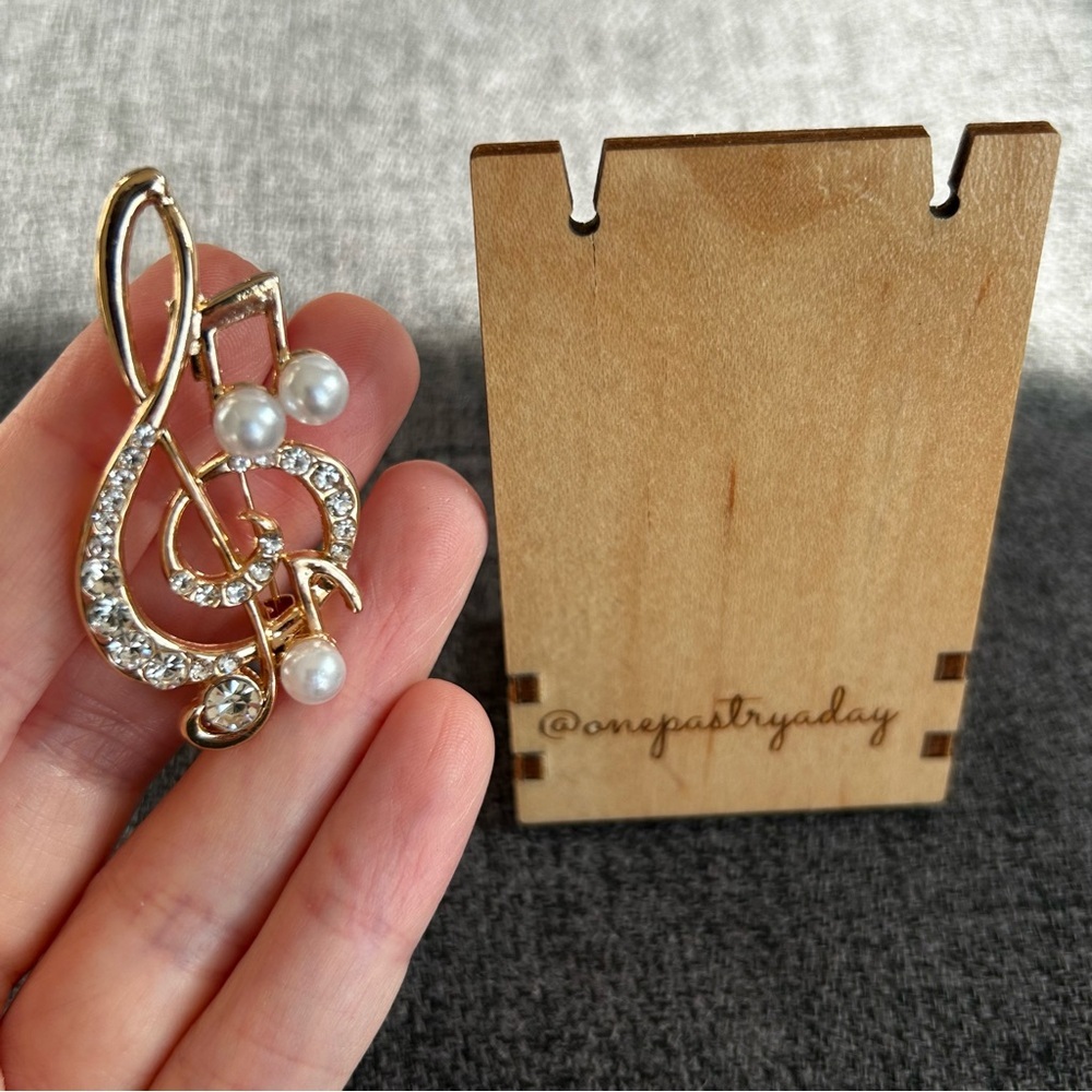 Sparkly Treble Clef + Music Note Fashion Rhinestone, Pearl Brooch Pin, Gold - Picture 14 of 17